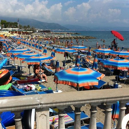 Hotel Pescetto Albenga Bagian luar foto
