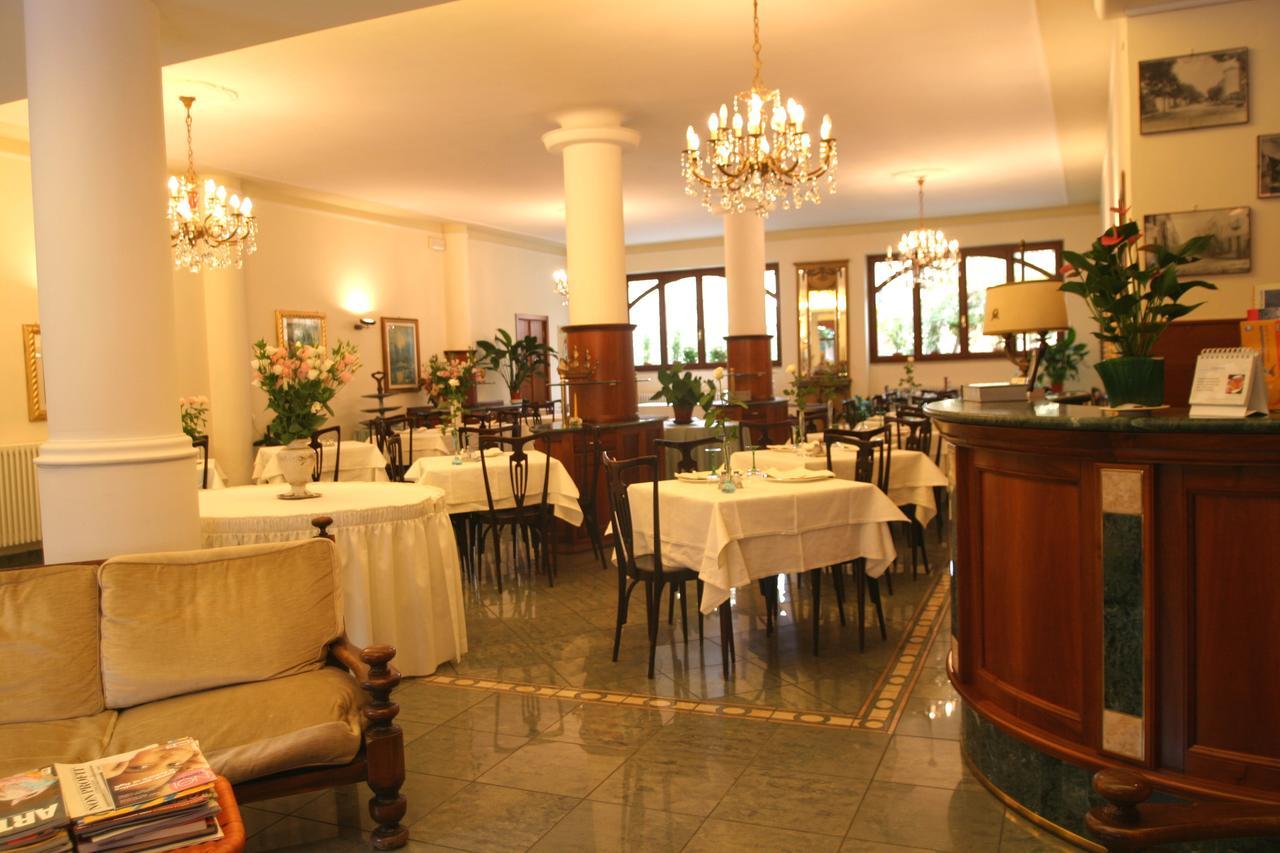 Hotel Pescetto Albenga Bagian luar foto