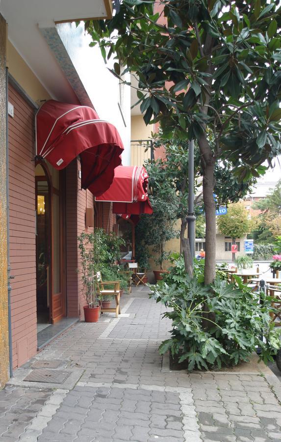 Hotel Pescetto Albenga Bagian luar foto