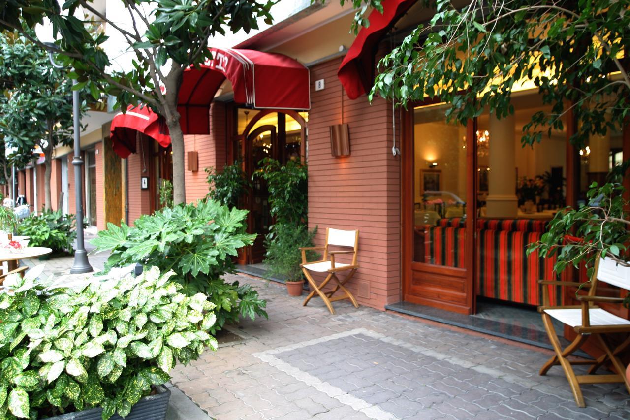 Hotel Pescetto Albenga Bagian luar foto