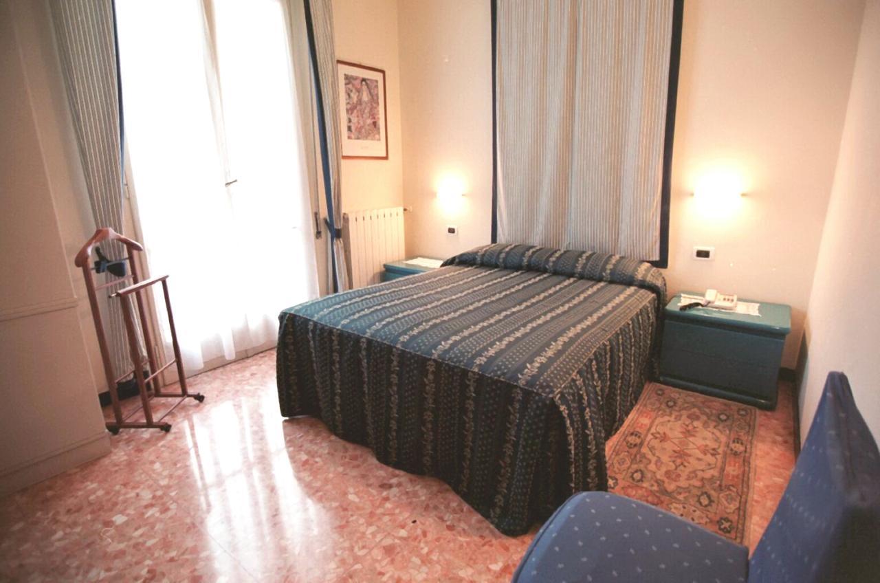 Hotel Pescetto Albenga Bagian luar foto