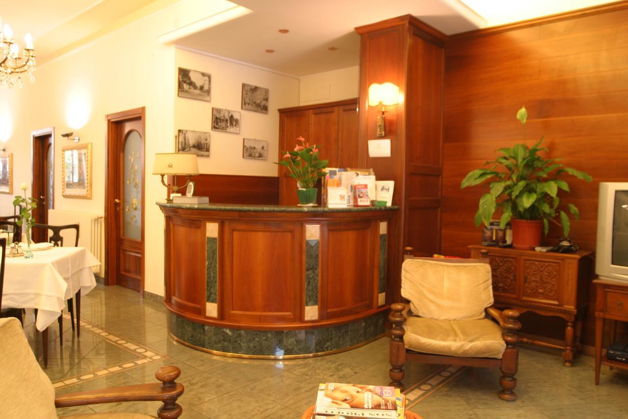 Hotel Pescetto Albenga Bagian luar foto