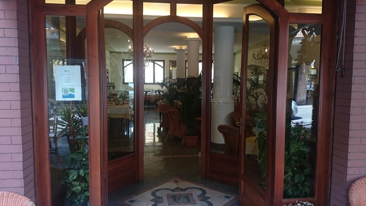 Hotel Pescetto Albenga Bagian luar foto