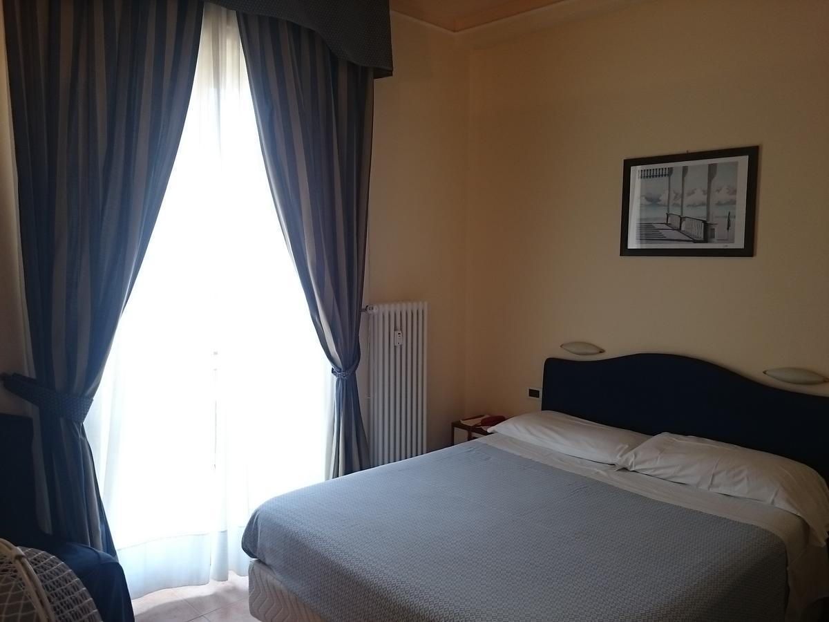 Hotel Pescetto Albenga Bagian luar foto