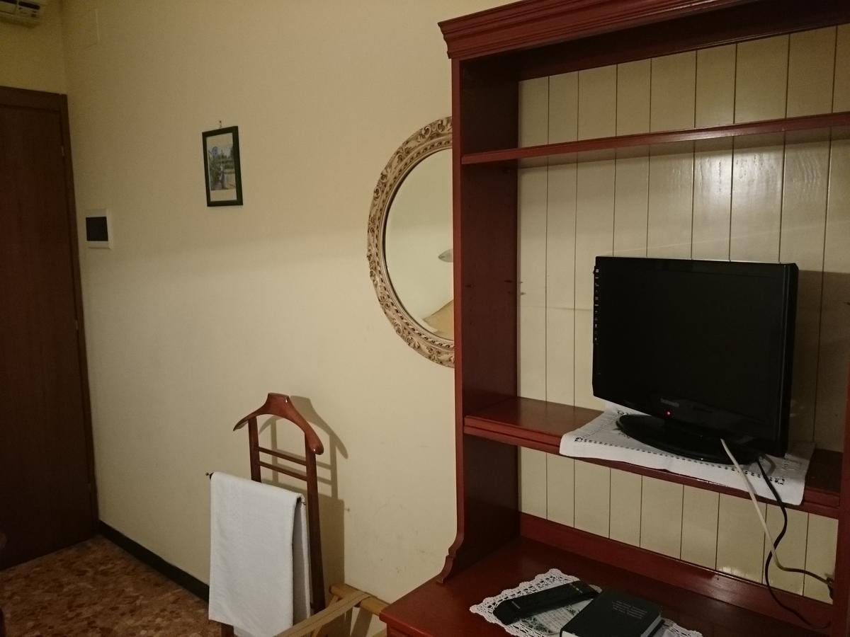 Hotel Pescetto Albenga Bagian luar foto