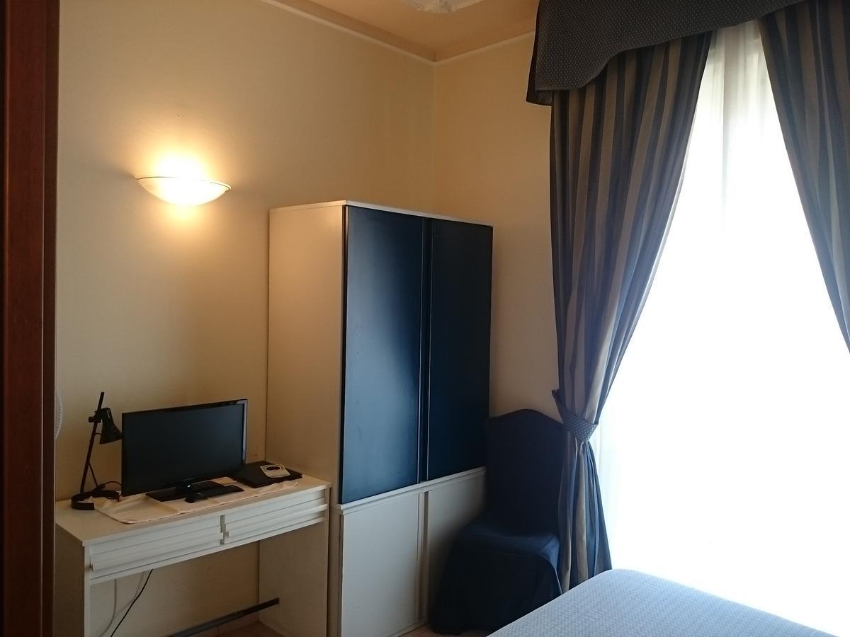 Hotel Pescetto Albenga Bagian luar foto