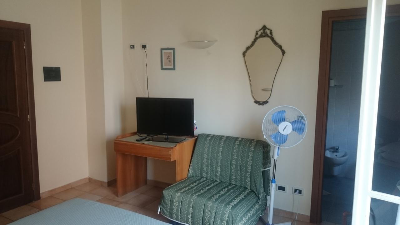 Hotel Pescetto Albenga Bagian luar foto