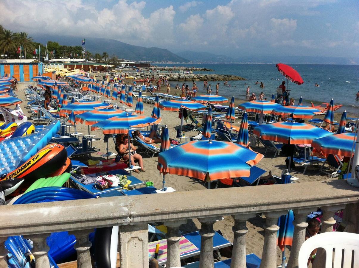 Hotel Pescetto Albenga Bagian luar foto