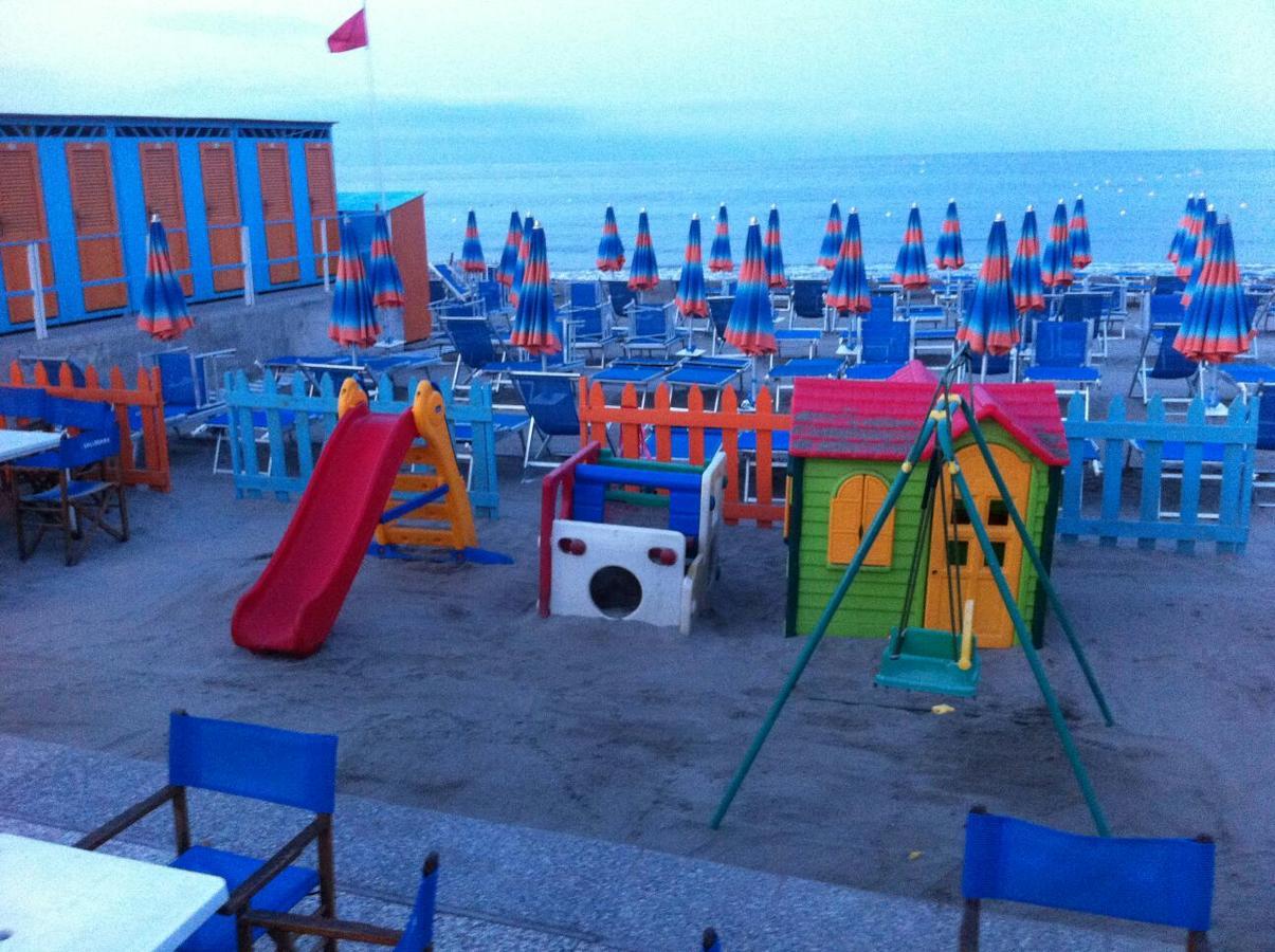 Hotel Pescetto Albenga Bagian luar foto